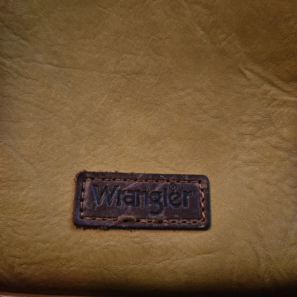 EUC Wrangler Crossbody Bag - Picture 2 of 5